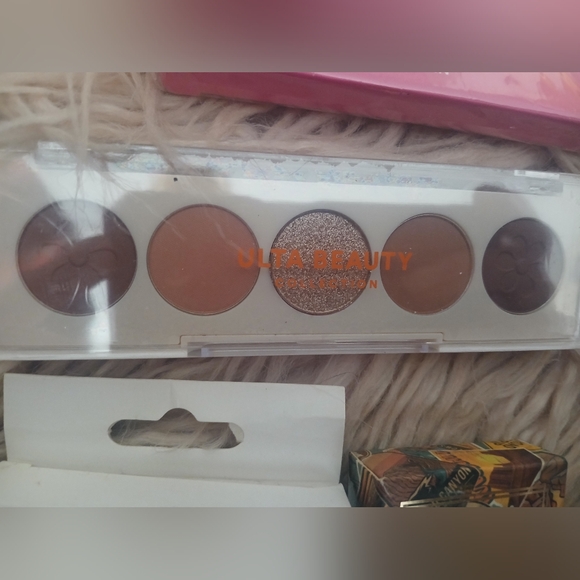 HUGE New NIB Make Up Press On False Nails Lashes And Face Serum FREE make Up Bag - Picture 5 of 13